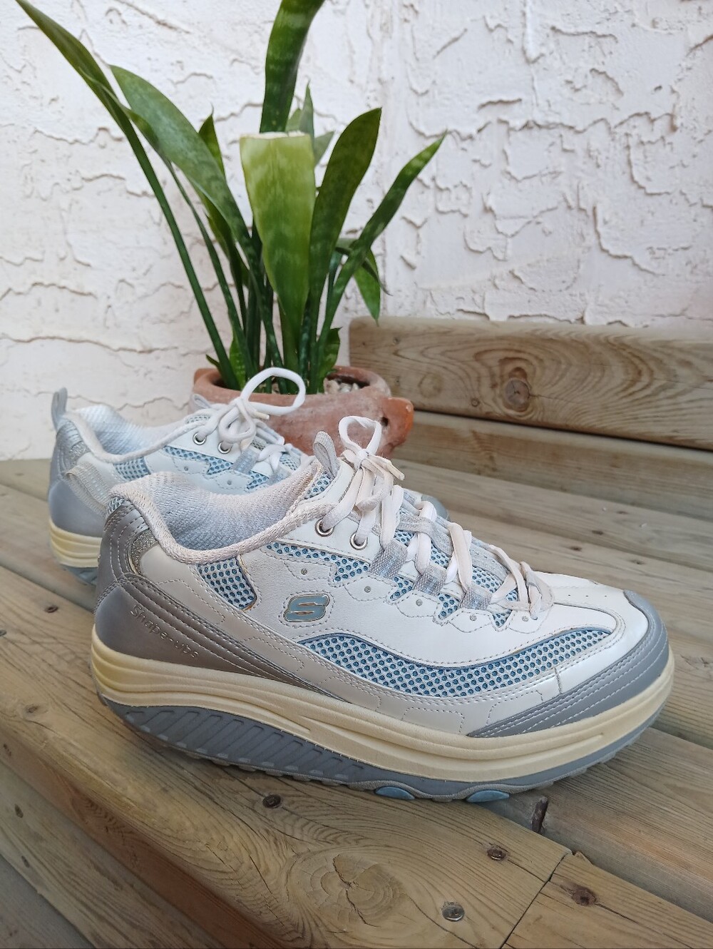 Shape-Ups Skechers Walking Shoes White Size 9 Lace up Athletic Everyday Runners